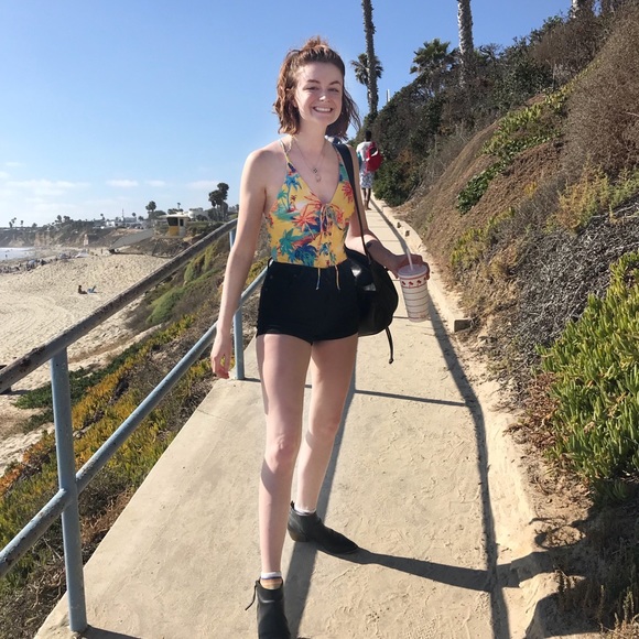 Meet your Posher, Kelly ๐ต๐ป - Picture 7 of 7